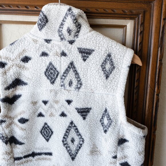 The North Face Women’s Sz L Campshire Sherpa Fleece Vest Aztec Print Cozy Zip-Up - Picture 9 of 10